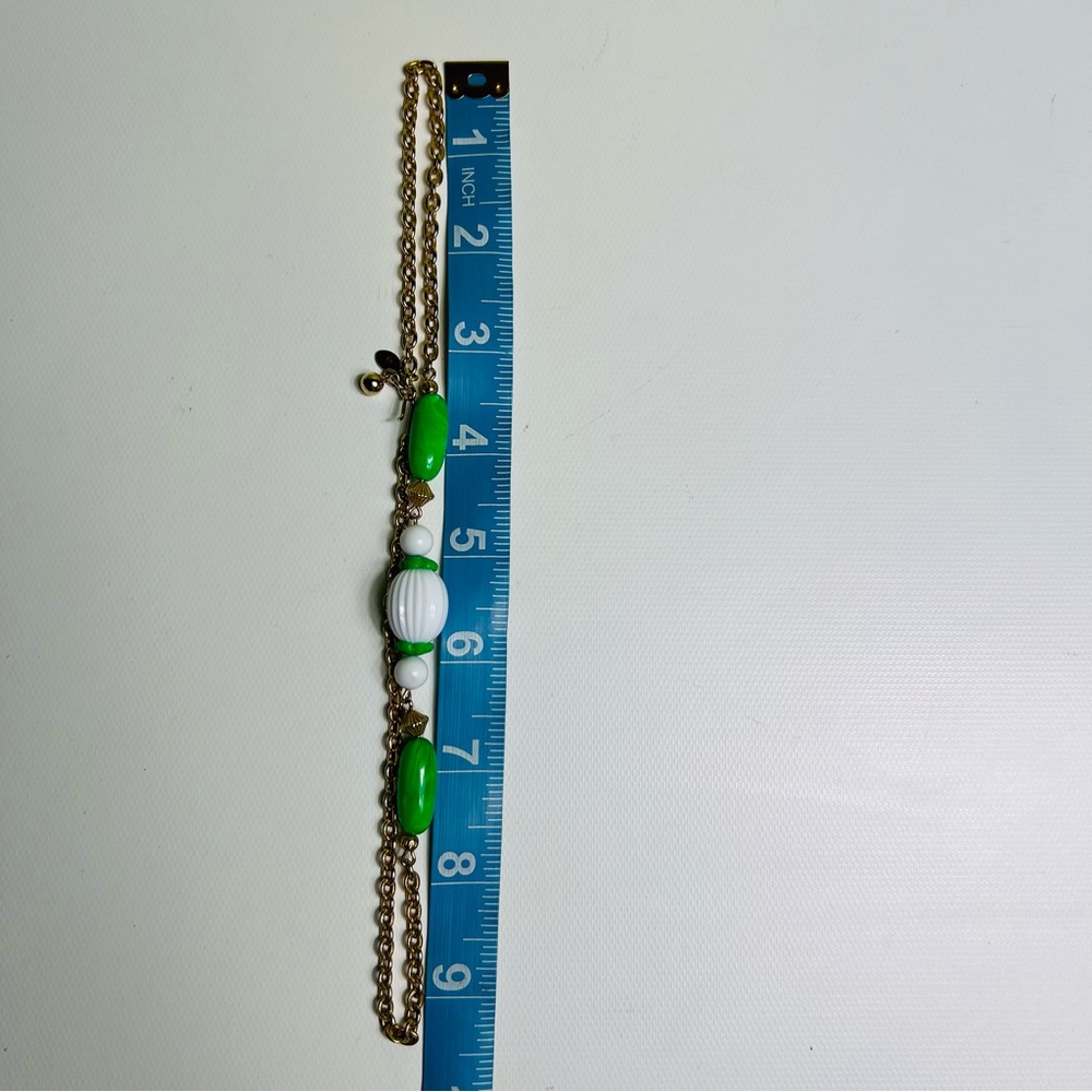 Vintage Signed AVON White/Green Lucite Beads Gold Tone - Picture 4 of 4